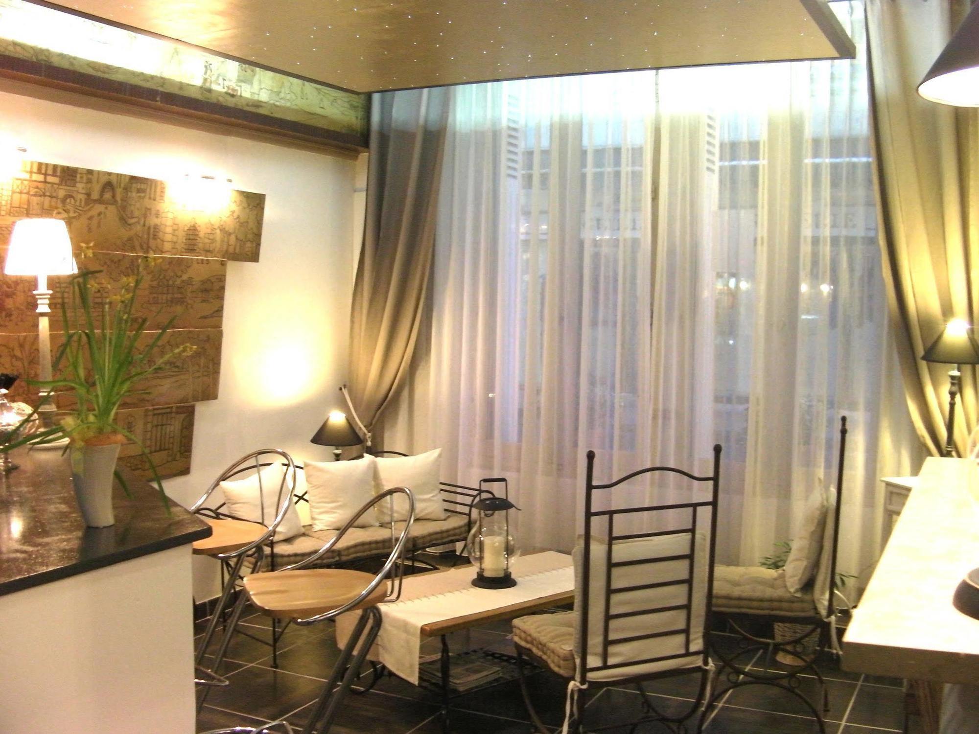 Logis Hotel De France โลช ภายนอก รูปภาพ